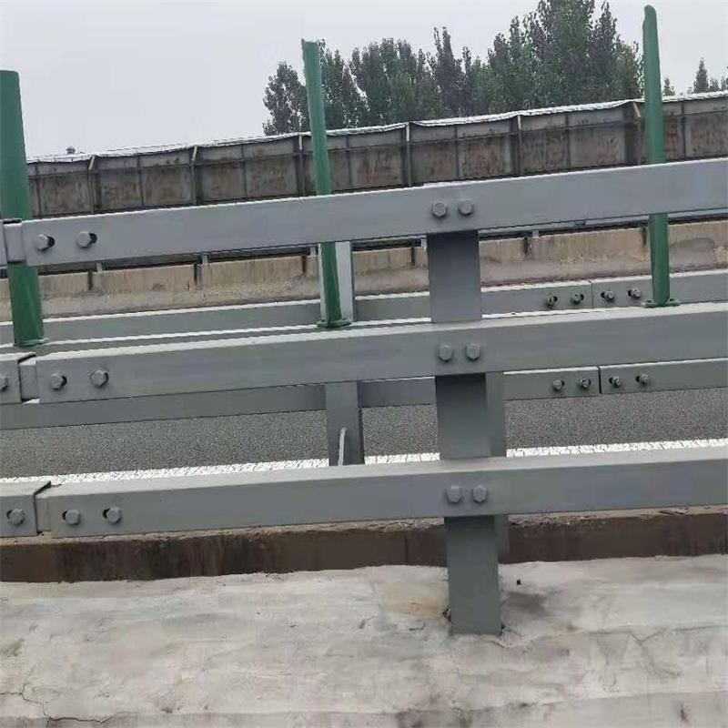 防撞栏施工  